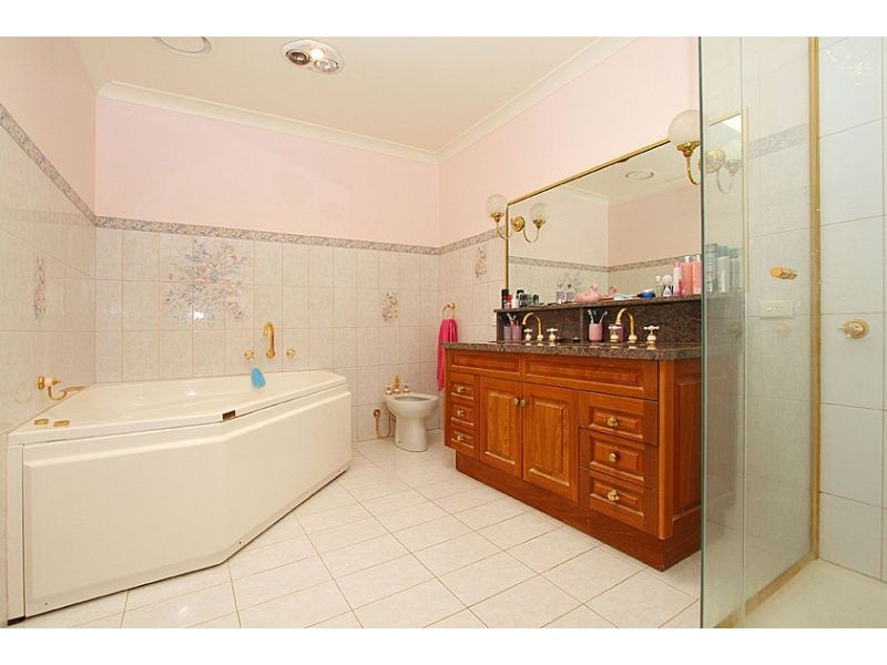 41 San Remo Drive, Avondale Heights VIC 3034