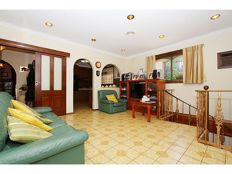 41 San Remo Drive, Avondale Heights VIC 3034