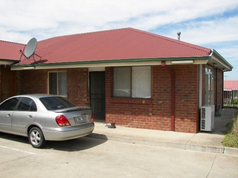 2/2 Leatherwood Grove, Meadow Heights VIC 3048