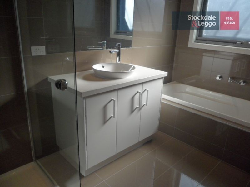 1/45 Hoffmans Road, Essendon West VIC 3040