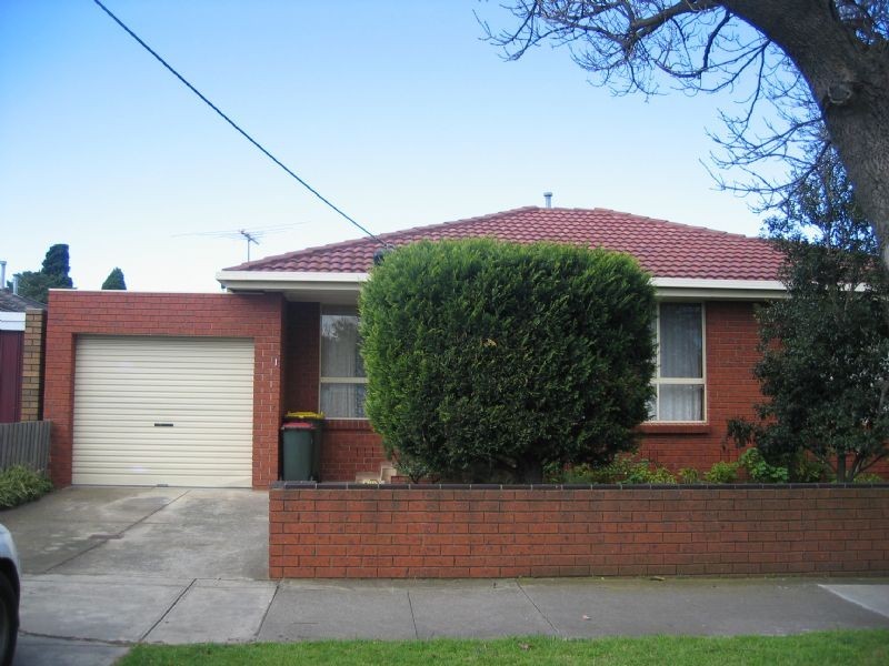 1/148 Roberts street, Essendon VIC 3040