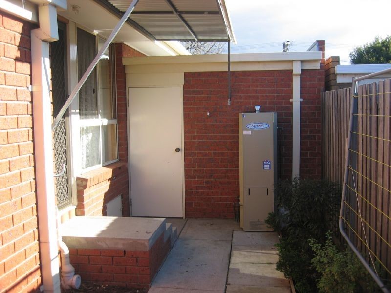 1/148 Roberts street, Essendon VIC 3040