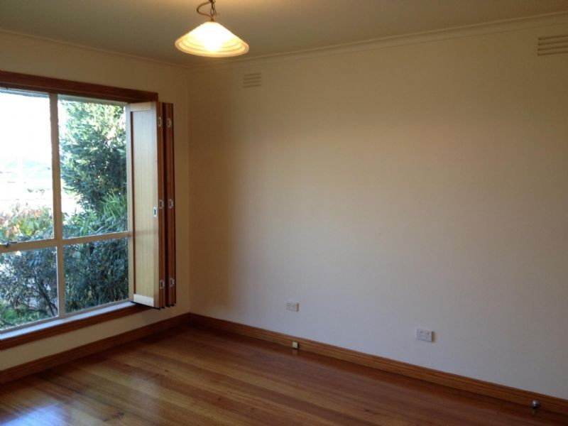 24 Glenys Avenue, Airport West VIC 3042