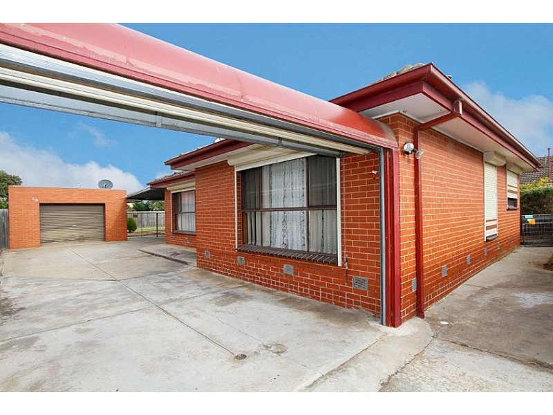 2/81 Alma Street, West Footscray VIC 3012