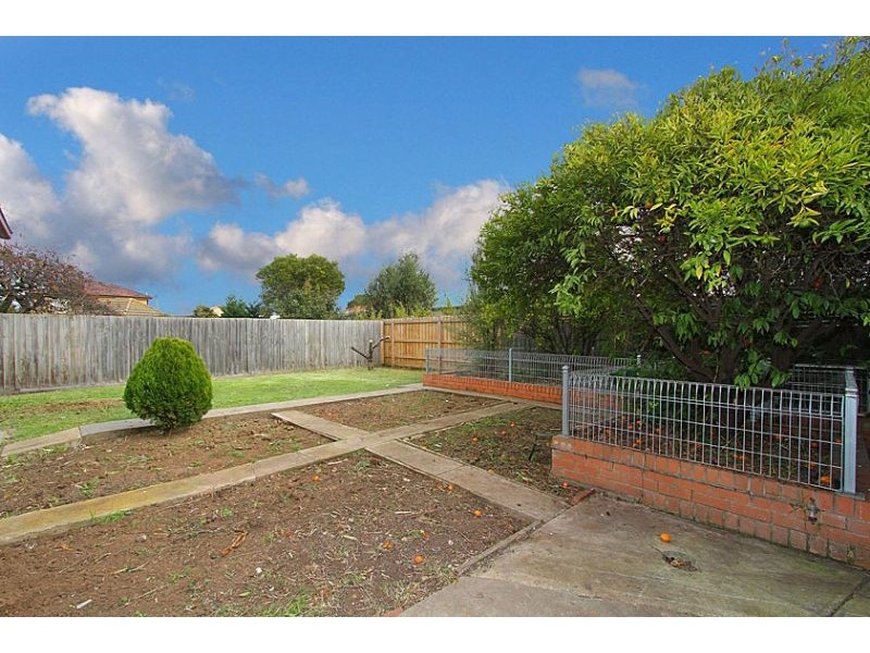 2/81 Alma Street, West Footscray VIC 3012