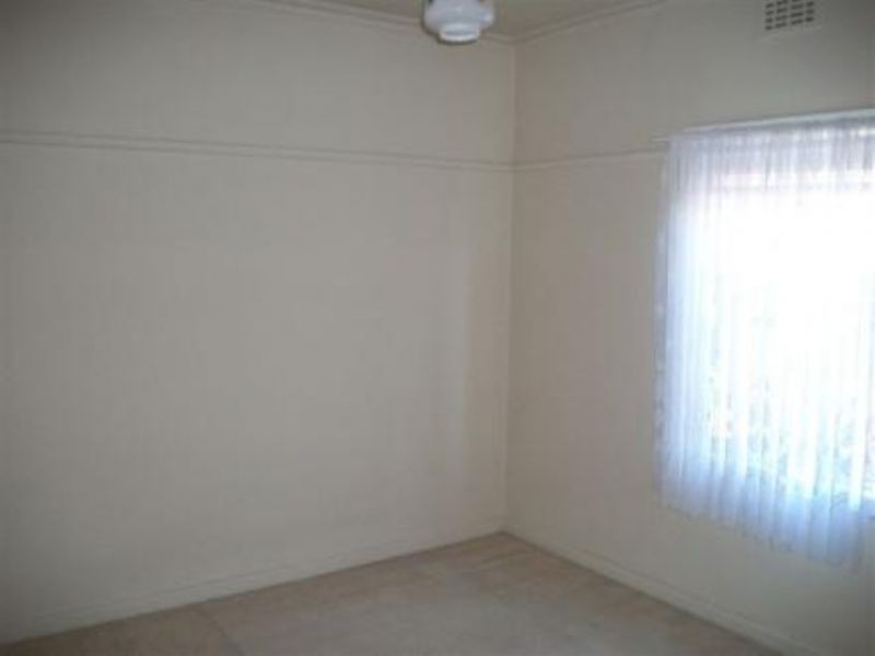 14 John Street, Oak Park VIC 3046