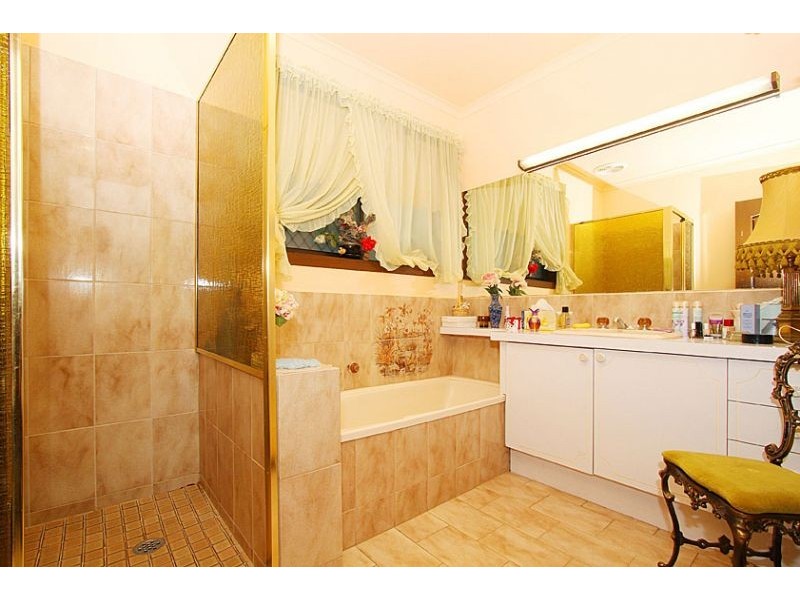 5 Augustines Way, Keilor VIC 3036