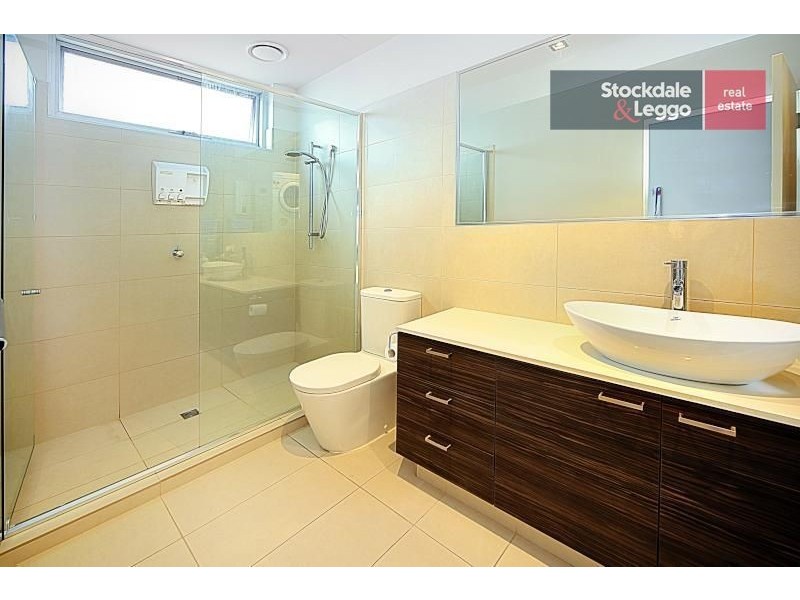 1/25 Winifred Street, Essendon VIC 3040