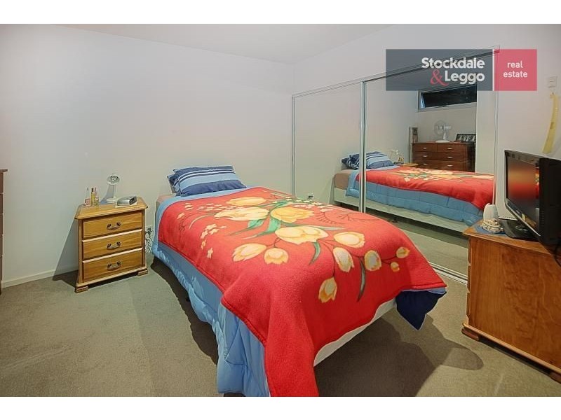 1/25 Winifred Street, Essendon VIC 3040