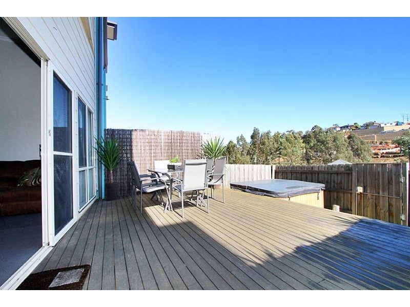 17/77 Coghlan Street, Niddrie VIC 3042