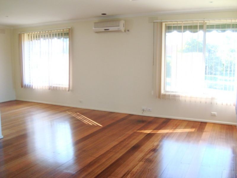 1 Harcourt Crescent, Gladstone Park VIC 3043