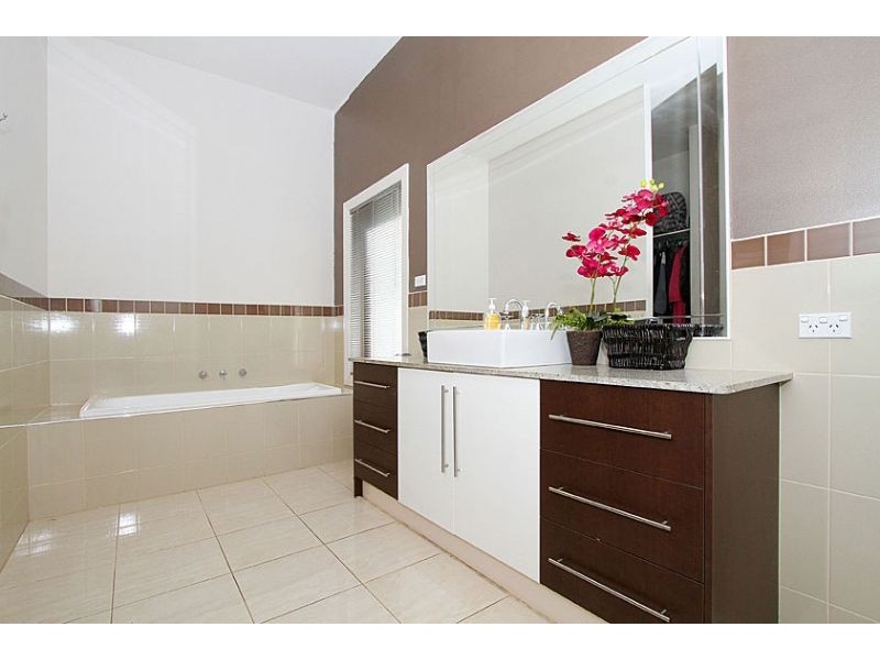 6 Raymond Court, Keilor VIC 3036