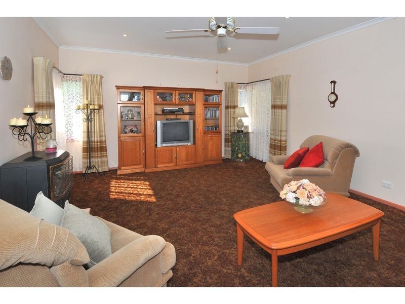 Warana/5 Court, Glenroy VIC 3046
