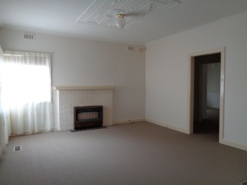 4 Deakin Street, Essendon VIC 3040