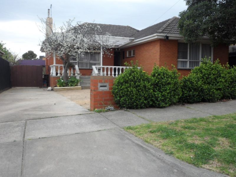 19 Ian Crs, Airport West VIC 3042