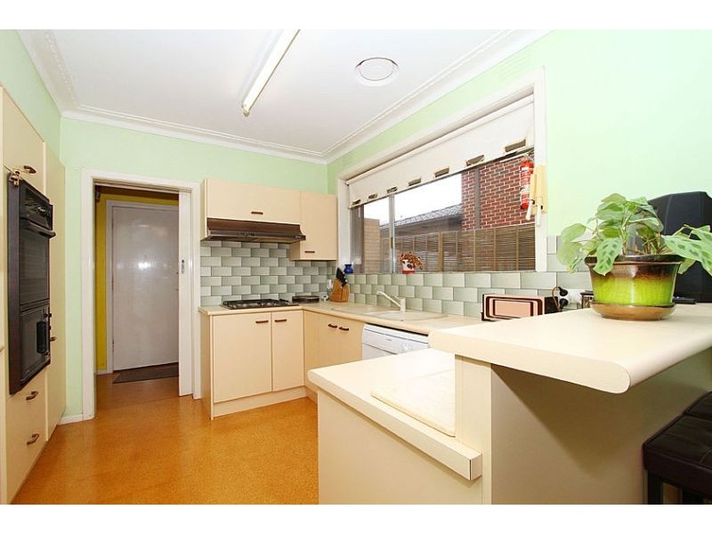 8 Pamela Avenue, Keilor East VIC 3033