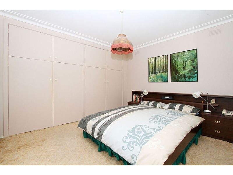 8 Pamela Avenue, Keilor East VIC 3033