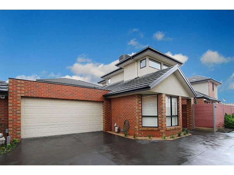 2/12 Cooper Street, Essendon VIC 3040