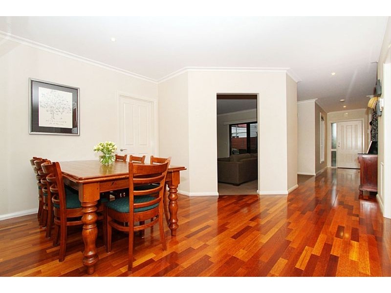 2/12 Cooper Street, Essendon VIC 3040