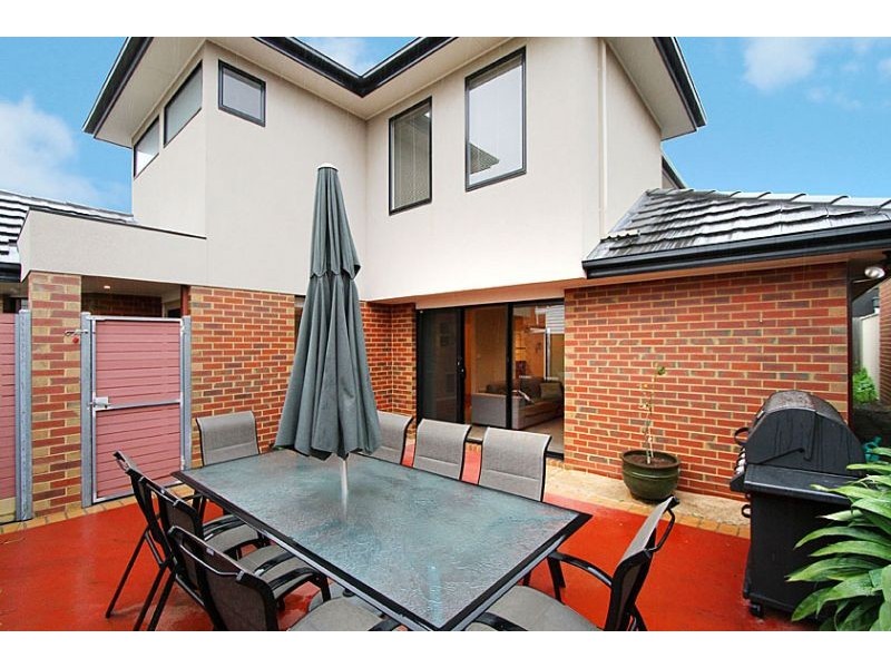 2/12 Cooper Street, Essendon VIC 3040