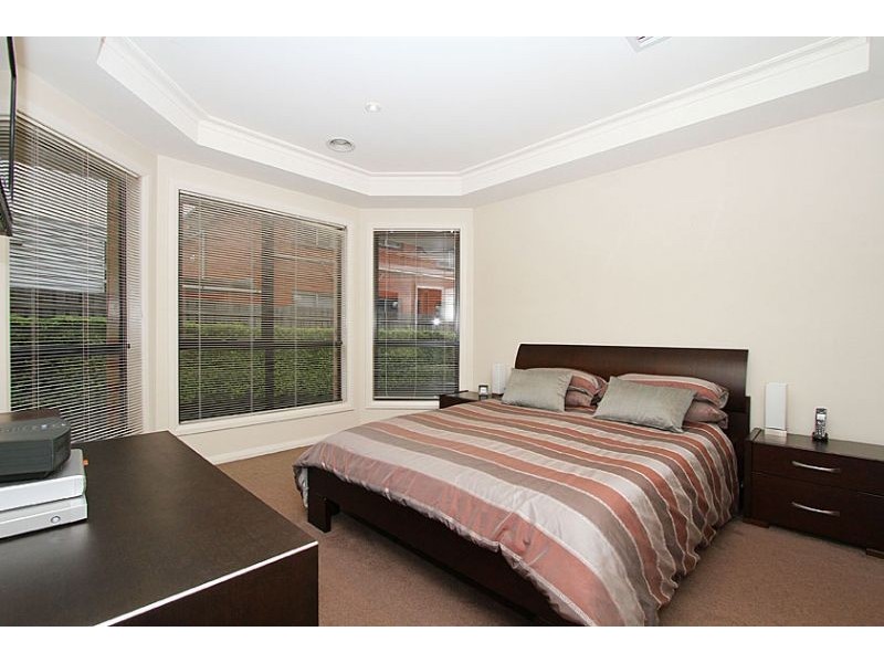 2/12 Cooper Street, Essendon VIC 3040