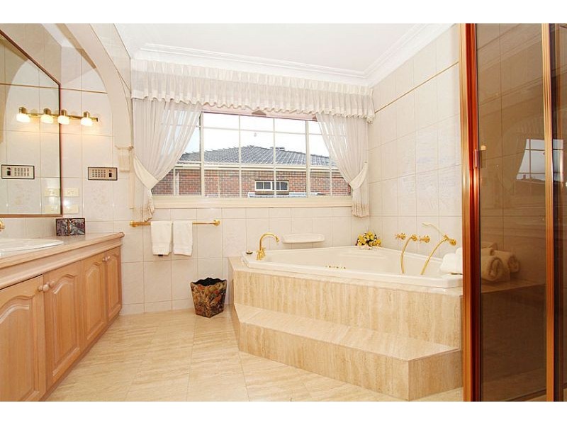 46 Rutherglen Way, Taylors Lakes VIC 3038