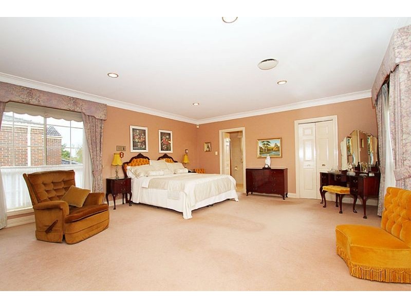 46 Rutherglen Way, Taylors Lakes VIC 3038