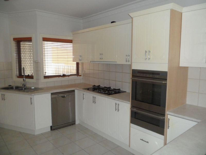 2/40 Orleans Road, Avondale Heights VIC 3034