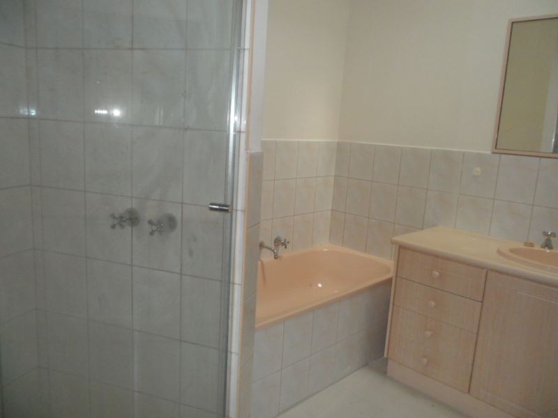 2/40 Orleans Road, Avondale Heights VIC 3034