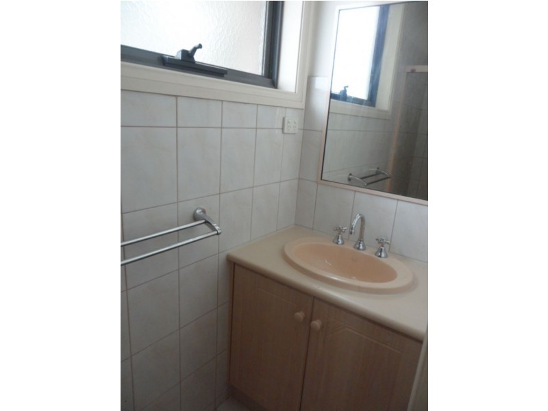 2/40 Orleans Road, Avondale Heights VIC 3034