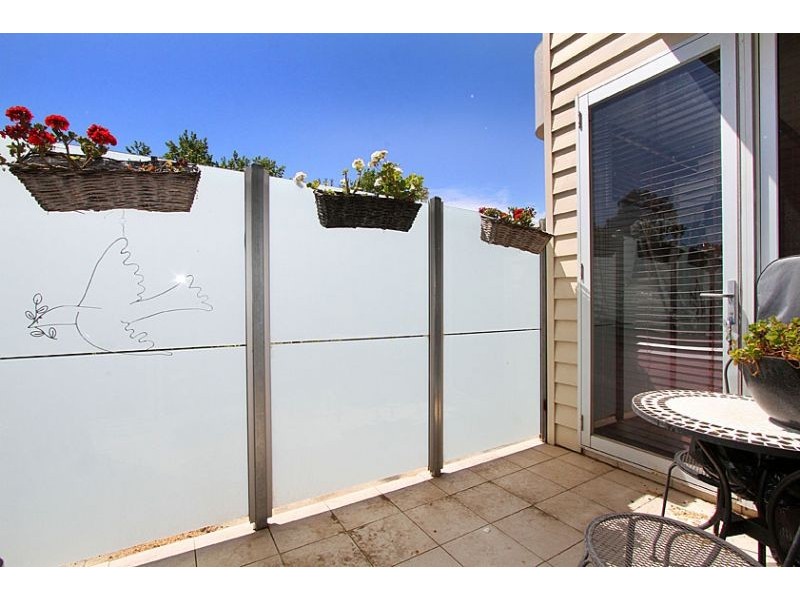 5/30 Pin Oak Crescent, Flemington VIC 3031