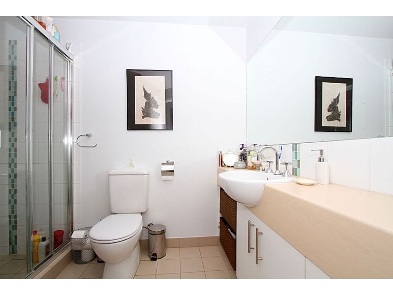 5/30 Pin Oak Crescent, Flemington VIC 3031