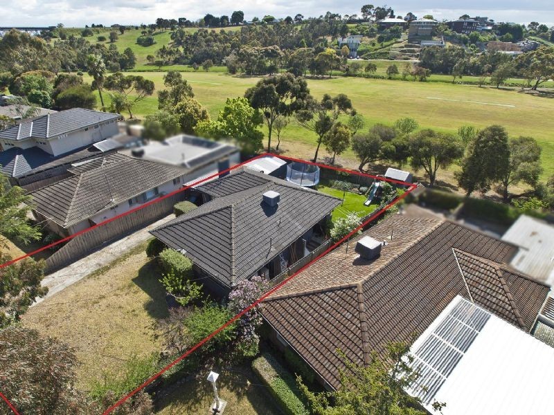 4 DeHavilland Ave, Strathmore Heights VIC 3041