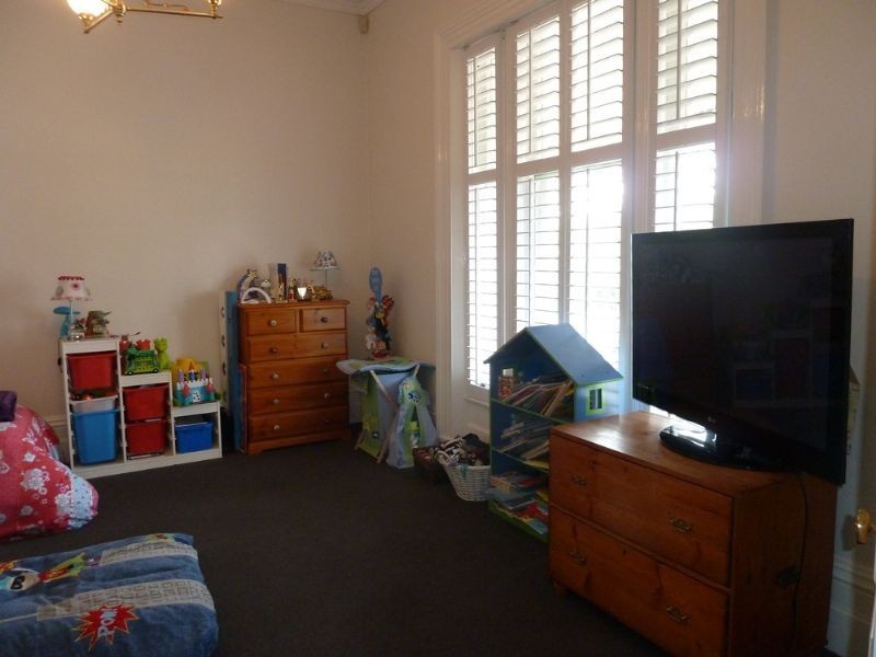 37 Lincoln Road, Essendon VIC 3040