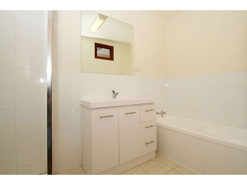 2/227 Buckley Street, Essendon VIC 3040