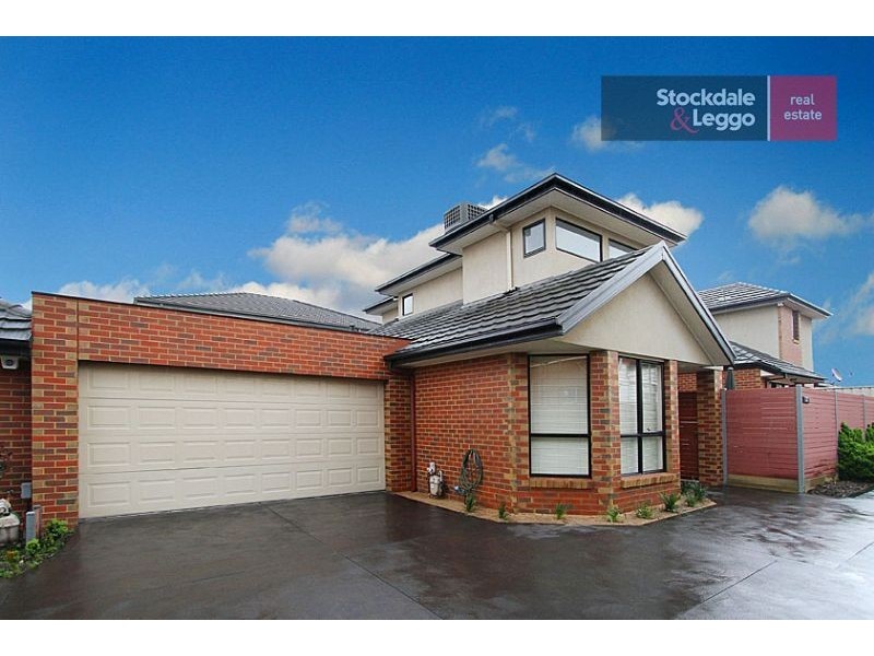 2/12 Cooper Street, Essendon VIC 3040