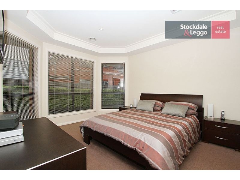 2/12 Cooper Street, Essendon VIC 3040