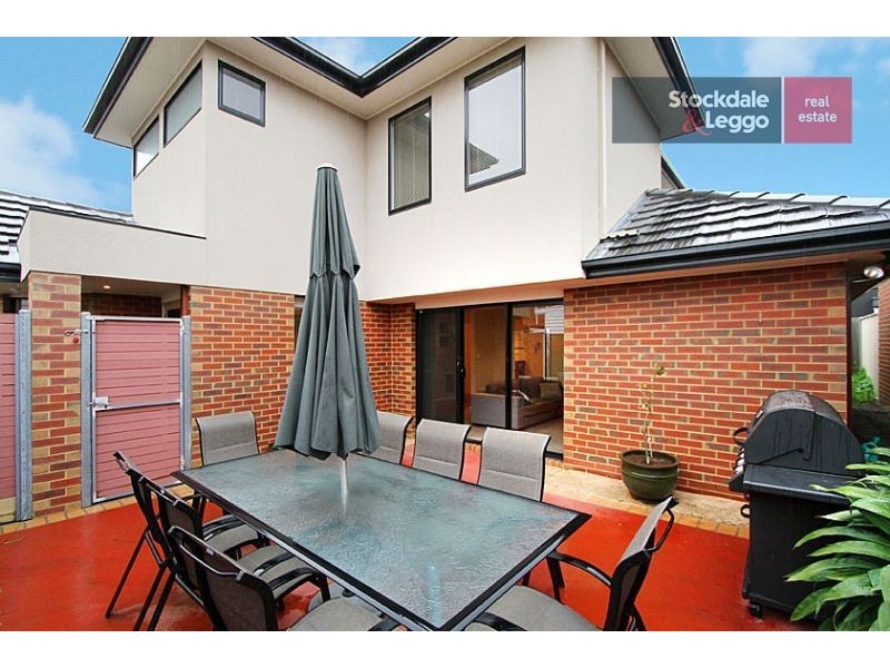 2/12 Cooper Street, Essendon VIC 3040