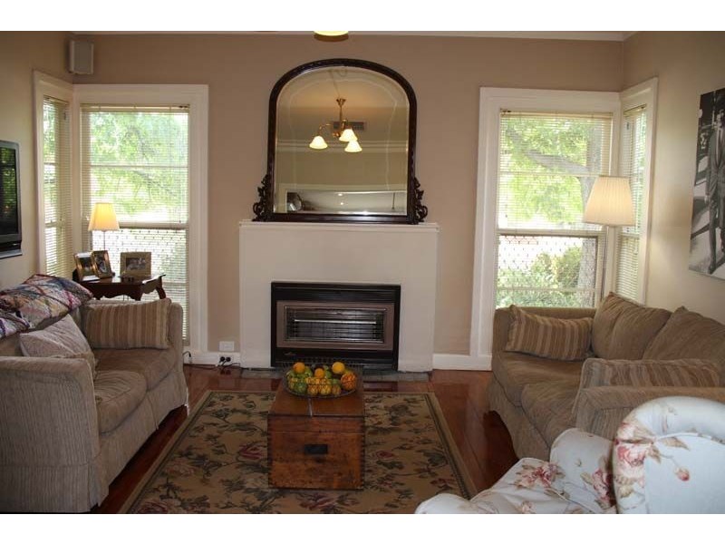 125 Deakin Street, Essendon VIC 3040