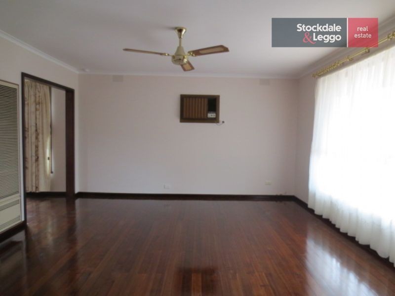 8 Athena Close, Tullamarine VIC 3043