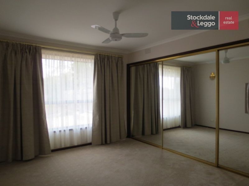 8 Athena Close, Tullamarine VIC 3043