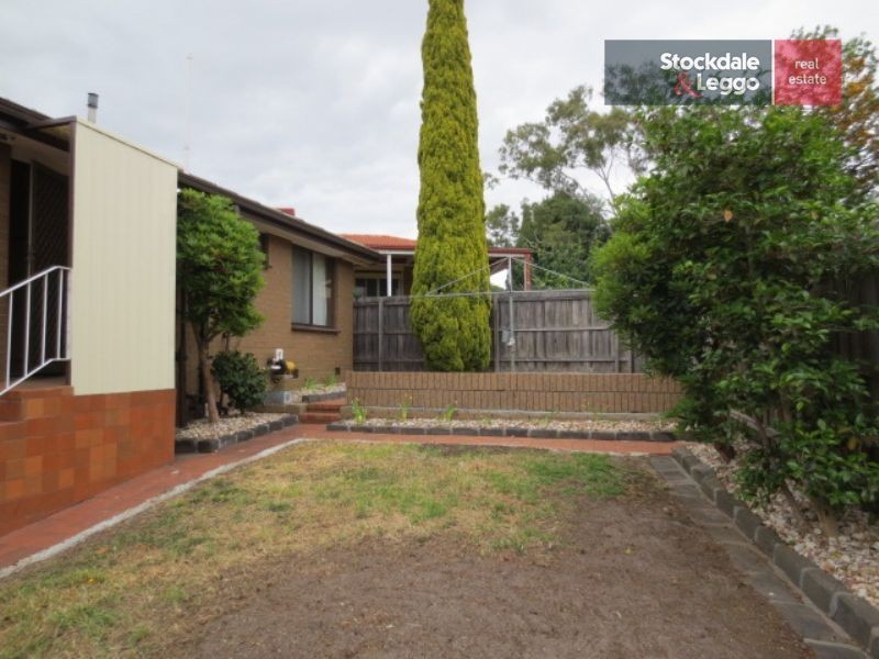 8 Athena Close, Tullamarine VIC 3043