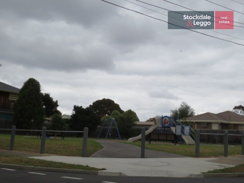 8 Athena Close, Tullamarine VIC 3043