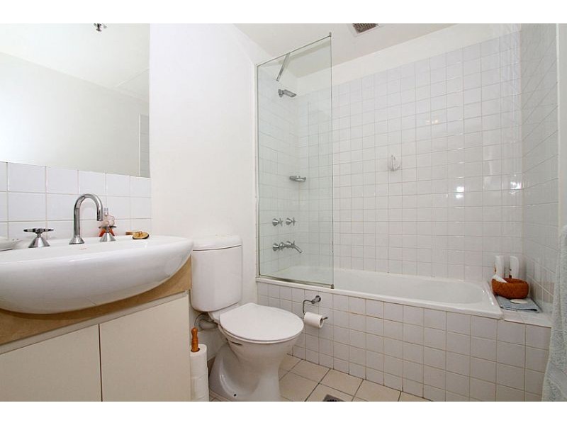 202B/70 Speakmen Street, Kensington VIC 3031