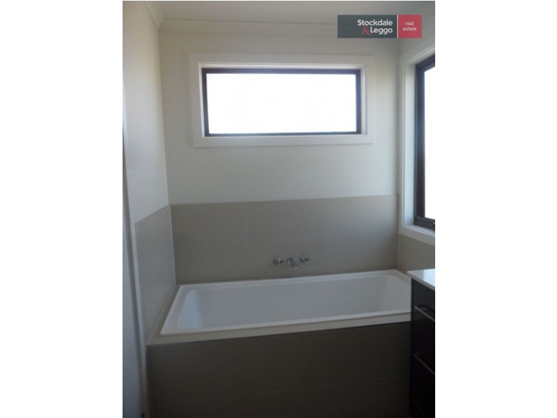 2/2-4 Reynolds Parade, Pascoe Vale South VIC 3044