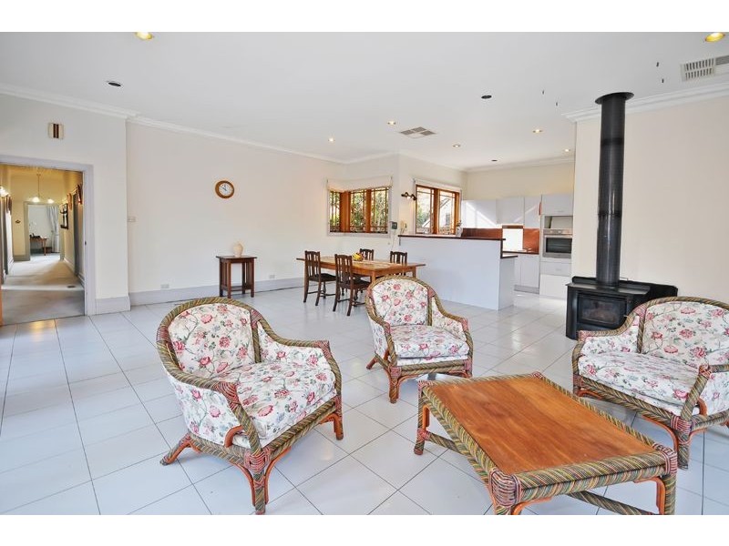 213 Napier Street, Essendon VIC 3040