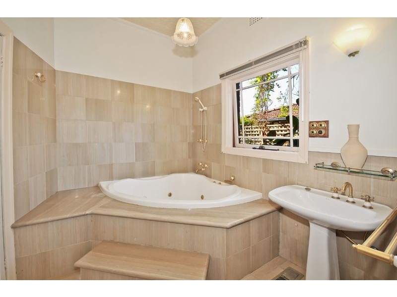 213 Napier Street, Essendon VIC 3040
