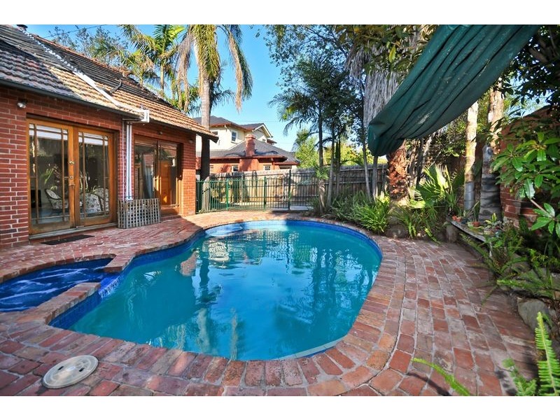 213 Napier Street, Essendon VIC 3040
