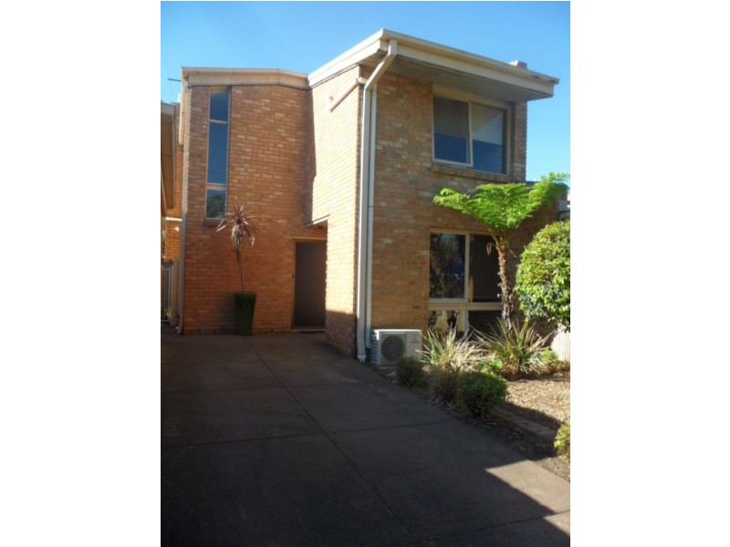 4/11 Elder Parade, Essendon VIC 3040