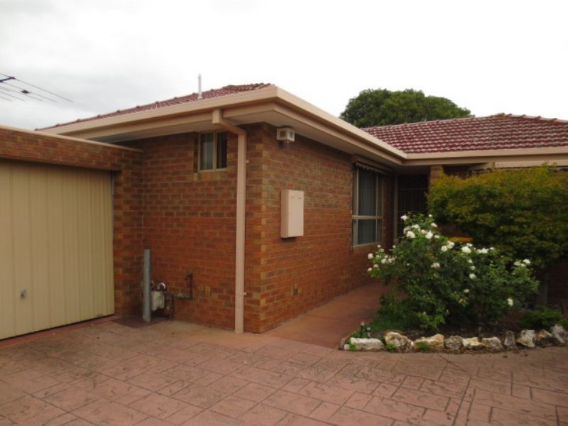 2/65 Mascoma Street, Strathmore VIC 3041